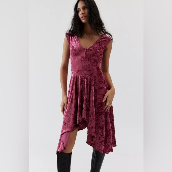 URBAN OUTFITTERS Corina Pastel Blue Velvet Midi Dress - Picture 1 of 9